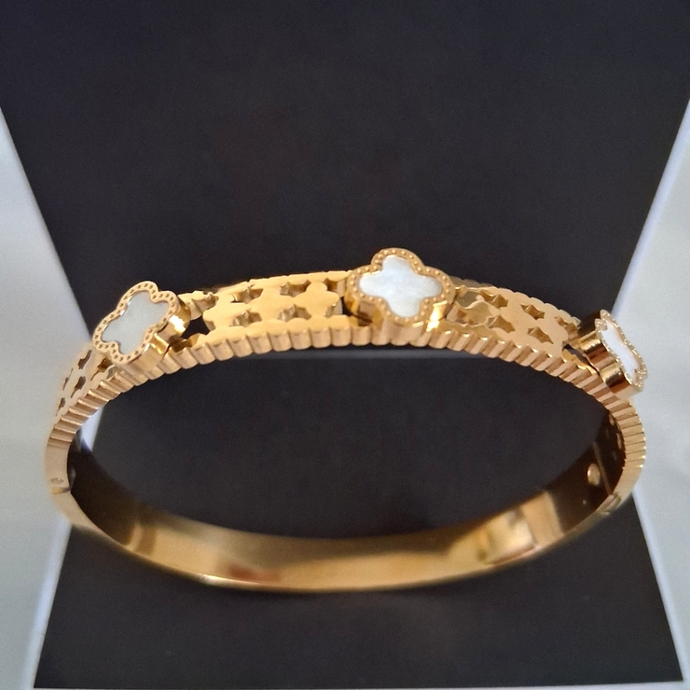 ELEGANT GOLD BRACELET WITH WHITE ACCENTS